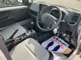 運転席には小物入れもたくさん♪