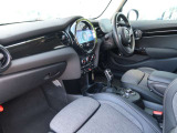 当店では、全車に諸費用を含めた『支払い総額』を表示しております。最終的にいくら掛かるのか?がはっきり分かりますので安心してご検討頂けます。