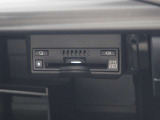 広がる運転支援サービスETC2.0搭載。全国の高速道路に設置されたITSスポットと双方向通信を図り、広域な道路交通情報や安全運転をサポートする情報を得て、音声やナビ画面上にタイムリーにお知らせします。