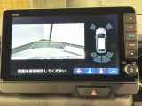 リバースギアに入れるだけで後方の表示へ切り替わります。夜間や雨の日の駐車も楽になりますよ。