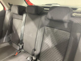 無段階調整の手動シートは衝突安全性を考え、リクライニングをダイヤル式にしております。正しい乗車姿勢によって運転のしやすさと、万が一の際に乗員保護能力を最大限に高めます。
