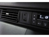 スマートフォンなどの音楽再生が可能なUSB接続ジャック装備車両です♪♪♪