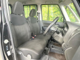 運転席シート廻りは使用感も少なく、良好な状態となっています。前オーナー様が丁寧に使っていたことがよくわかりますね。