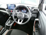 【運転席まわり】・・・ハンドルやシートなども隅々までクリーニング済み。キレイな車内でドライブがより一層快適にお楽しみいただけると思います。