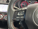 ステアリングにオーディオ操作スイッチが付いています。オーディオ画面に直接タッチしなくても操作が出来ますので、運転に集中できます。