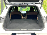 【ハンズフリーパワーバックドア】リアバンパー下部に足先を出し入れするだけでバックドアが自動で開閉♪両手が荷物でふさがっている時でもラクラク開閉操作が行えます!