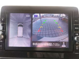 日産純正ディーラーオプションナビMM321D-L 9インチ 上空から見下ろしたような映像などで駐車や狭い道でのすれ違いサポートシステム装備のアラウンドビューモニターです。