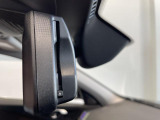 【ルームミラー一体型ETC】BMWといえばルームミラー一体型のETC。ドライバーから差し込めるかたちになっておりますので、差し忘れの際も慌てずにご利用いただけます。