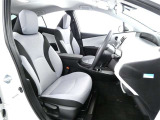 【内装クリーニング】室内は、トヨタの自動車クリーニング&ldquo;まるまるクリン&rdquo;を施工済です!シートはもちろん床面も、すっきりキレイ♪自信の仕上がりを、ぜひご覧下さい!!