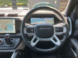 2020年フルモデルチェンジよりデザインに大きく変更が加えられ、より洗練された設計に。グリップしやすい形状は「パフォーマンスSUV」であることを主張します。