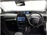 デザインもよく、居心地のよい運転席ですね。分かりやすいスイッチ類ですから操作もしやすく運転をサポートします。ぜひご来店いただき、実際にお座りいただいてステアリングを握ってみてください!