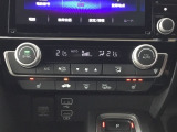 運転席・助手席、それぞれで温度調節が可能なオートエアコンです。シートヒーター付きなので、寒い日も快適です。