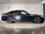 BMWでは重量配分にもこだわりがあり、FRモデルでは50:50とFFモデルでも60:40と前後の重量バランスにこだわり、軽快なハンドリングを実現しております。