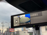スマートルームミラーです。後部座席に人が座っていても後方を確認できます。