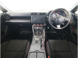 視界良好で運転しやすいコックピットです。シンプルで操作性の良いインパネ回りにデザインされ、SUBARUは安全性能に徹底的にまでこだわった視界設計を行っています。