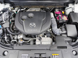 クリーンディーゼルエンジンは力強いトルクがあり、上り坂や高速道路の合流などでもストレスフリー、しかもこれだけパワフルなのに、とても燃費の良いエンジンです。