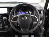 【運転席まわり】自然に手を伸ばした先に操作したいものがあるようレイアウトを追求 !