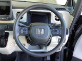 ステアリングスイッチでオーディオ各種操作が可能で、運転に集中できます。安心・安全・快適なドライブをお楽しみいただけます。