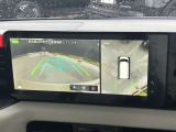 アラウンドビューモニターは4方向のカメラで真上から車を見たようにモニターで確認ができる日産の自慢の装備です。前後センサーにより移動物検知、障害物検知をして画面に表示。是非実際の車で体感してみてください