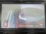 ナビ画面にアラウンドビュ-モニタ-の映像を映し出しています。  狭い場所での車庫入れをサポ-トしてくれる便利アイテムです。