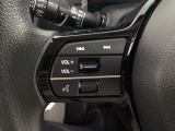 ステアリングリモコンは、運転中でも簡単に音量調整やチャンネル変更もできます!わき見運転防止にもつながるので安心です♪