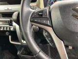 ステアリングにオーディオ操作スイッチが付いています。オーディオ画面に直接タッチしなくても操作が出来ますので、運転に集中できます。
