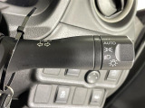 【オートライト(AUTO)】外の明るさをシステムが感知して、自動でヘッドライトが点灯します!ヘッドライトをつけ忘れを防ぐ便利機能です。