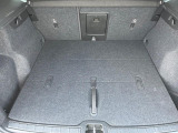 普段のお買い物や通勤、送迎等に十分な荷室スペースを確保しております。セカンドシートを倒すと、大きな荷物の積載も可能です。