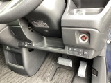 左側に高速で便利なETCがあり、横滑りを防ぐVSAなどのスイッチは、運転席の右側、手の届きやすい位置にあります。
