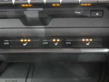 ハンドルヒーターと運転席/助手席シートヒーター付きです。寒い日も快適なドライブが楽しめます♪