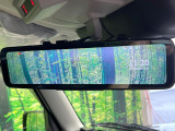 【デジタルインナーミラー】後席の大きな荷物や同乗者で後方が確認しづらい時でも安心!カメラが撮影した車両後方の映像をルームミラー内に表示。クリアな視界で状況の確認が可能です!