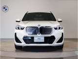 ☆BMWの代名詞とも言える【キドニーグリル】一目見ただけでBMW車であると認識できる確固たるアイコンとして存在感を放ちます☆