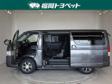 スライドドアは両側手動式です。