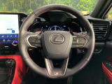 【純正革巻きステアリング】上質な革を使用することで、手にしっかり馴染みとても運転しやすいハンドルです♪
