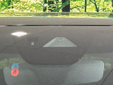 【スマートブレーキサポート】走行中に前方の車両等を認識し、衝突しそうな時は警報とブレーキで衝突回避と被害軽減をアシスト。より安全にドライブをお楽しみいただけます。