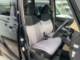 快適に運転できるドライブポジション!シートリフターもあるので無理のない運転姿勢がとれます。