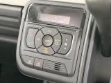 【オートエアコン】一度お好みの温度に設定すれば、車内の温度を検知し風量や温度を自動で調整。暑い&hellip;寒い&hellip;と何度もスイッチ操作をする必要はありません。快適な車内空間には必須の機能ですね♪