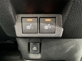 冬場に嬉しい運転席、助手席シートヒーター付きでポカポカ