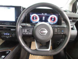 運転が楽しくなる明るく開放的な運転席まわりです。