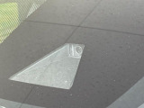 【プリクラッシュセーフティ】前方の車両等を検知し、衝突しそうな時は警報で注意を促し、ブレーキを踏む力をサポート。ブレーキを踏めなかった場合は衝突被害軽減ブレーキが作動、衝突回避をサポートします。