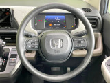 インテリアに合わせたデザインのステアリングは、運転される方のことも考え、運転しやすい形状、大きさです。是非一度、実際に触ってお確かめください。