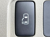 【パワースライドドア】スマートキーや運転席のスイッチでスライドドアの開閉が可能♪電動だから力を入れてドアを開ける必要が無く、小さいお子様でも、重い荷物を持っている時もラクに開け閉めできます♪