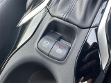 【電動パーキングブレーキ】ブレーキを踏んで停車したときにブレーキペダルから足を離しても停車状態を維持することができます。