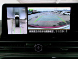 車庫入れが不安な方必見です!白線や車間を空から見下ろしたような画像で一目で分かって車庫入れも安心。周囲に動くものがあれば表示とブザーでお知らせしてくれるのでさらに安心です。