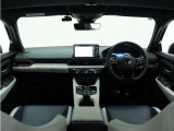 ◆視界広々で非常に運転しやすくロングドライブでも疲れを感じさせないすっきりとまとまったインパネ周りです。