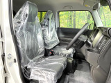 運転席シート廻りは使用感も少なく、良好な状態となっています。前オーナー様が丁寧に使っていたことがよくわかりますね。