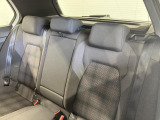 シートは適度な硬さによって長時間の運転でも疲れにくいと定評があります。国産車とは全く違った座り心地ですが、長年培われた欧州の椅子文化をご体感ください。