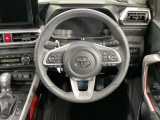 【純正革巻きステアリング】上質な革を使用することで、手にしっかり馴染みとても運転しやすいハンドルです♪