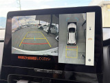 全周囲モニター付で、車庫入れも駐車もラクラクです。