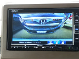 バック駐車が苦手な方や、初めてのお車で不安な方でも後方をナビ画面に映してくれるので、ラクラク停められます。